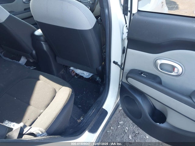 KIA Soul 2017 KNDJN2A22H7422176 Image 8