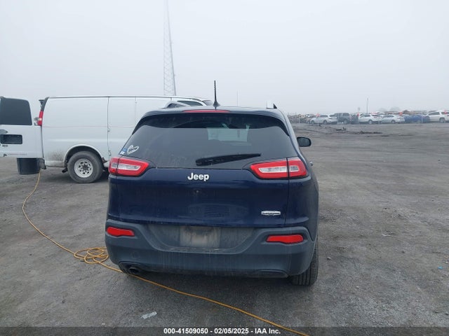 1C4PJLCB8GW116211 Jeep Cherokee Latitude