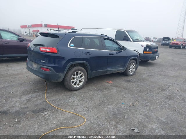 1C4PJLCB8GW116211 Jeep Cherokee Latitude