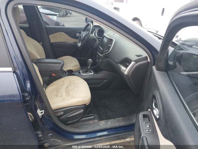 1C4PJLCB8GW116211 Jeep Cherokee Latitude