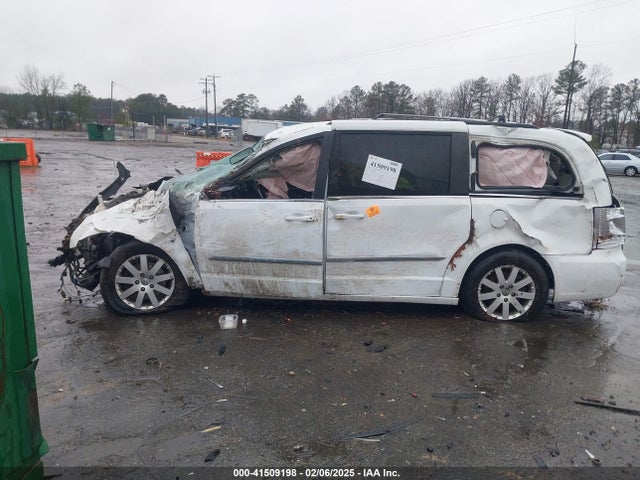 2C4RC1BG3GR301568 Chrysler Town and Country