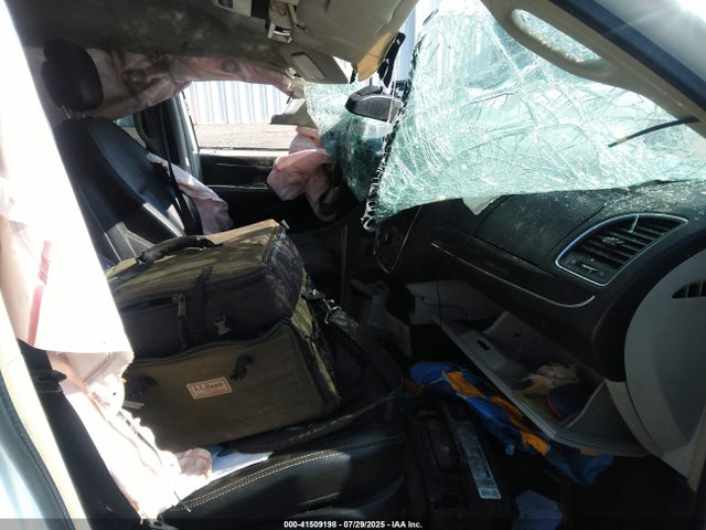 2C4RC1BG3GR301568 Chrysler Town and Country