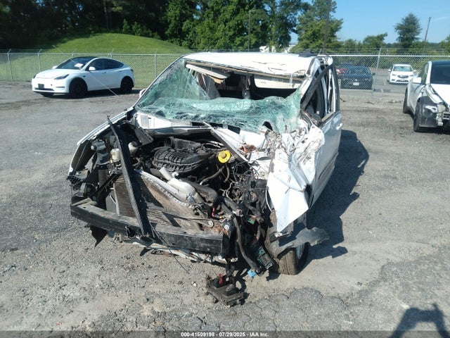 2C4RC1BG3GR301568 Chrysler Town and Country