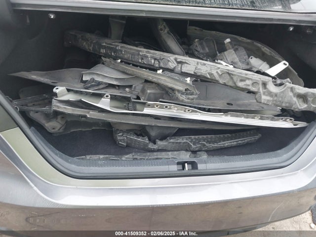 4T1R11AK6PU737096 Toyota CAMRY LE