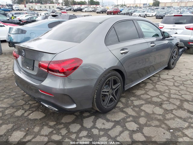 WDD3G4EB2KW003031 Mercedes-Benz A 220