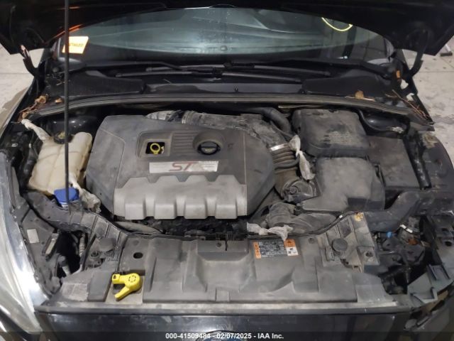 1FADP3L98FL323833 Ford FOCUS ST
