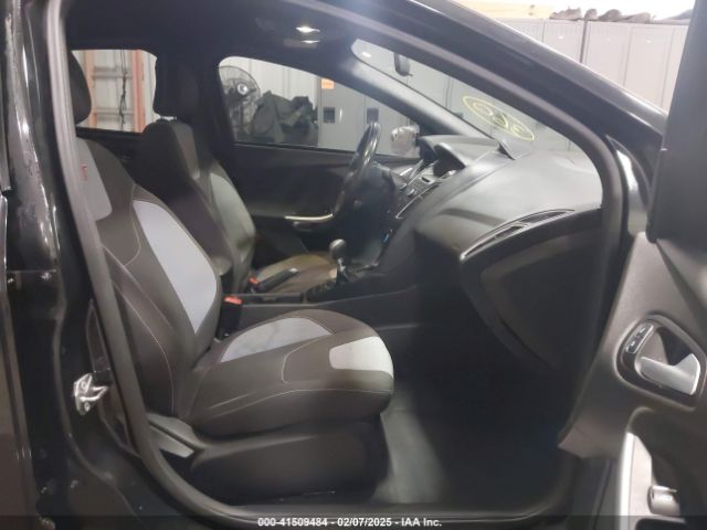 1FADP3L98FL323833 Ford FOCUS ST