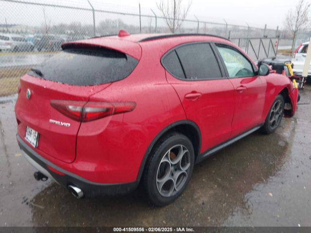 2018 ALFA ROMEO STELVIO ZASFAKPN2J7B77315 Photo 3