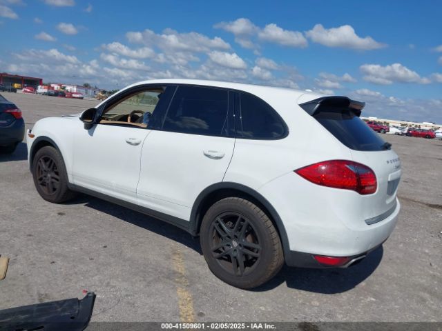 2013 PORSCHE CAYENNE WP1AA2A21DLA10729 Photo 2