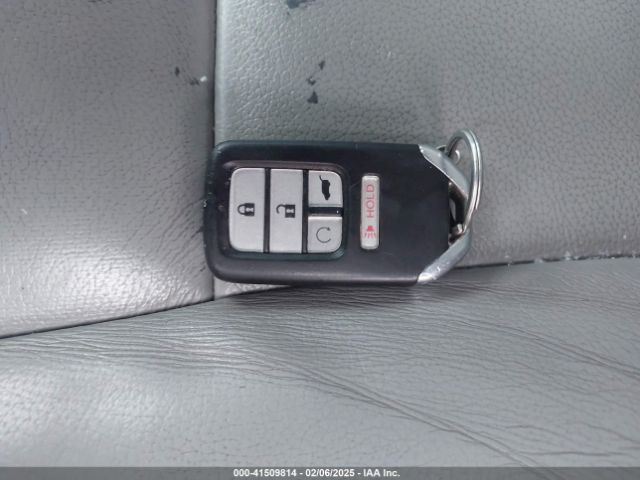 5FNYF6H9XJB000050 Honda Pilot Touring