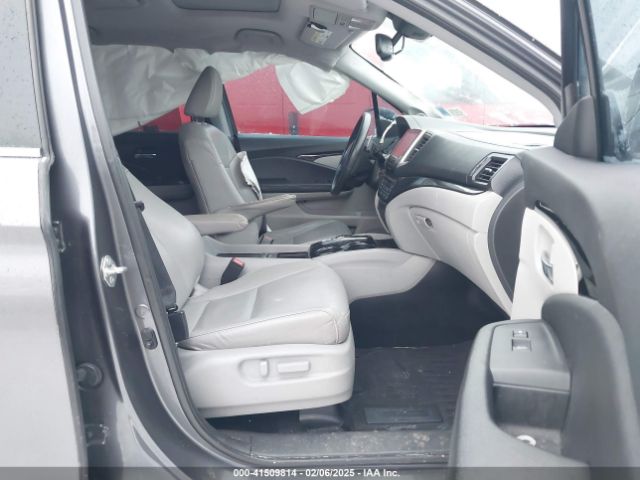 5FNYF6H9XJB000050 Honda Pilot Touring