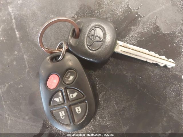5TDYK3DC2ES476581 Toyota Sienna Xle V6 8 Passenger