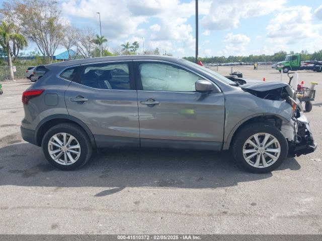 JN1BJ1CR5JW251619 Nissan Rogue Sport S