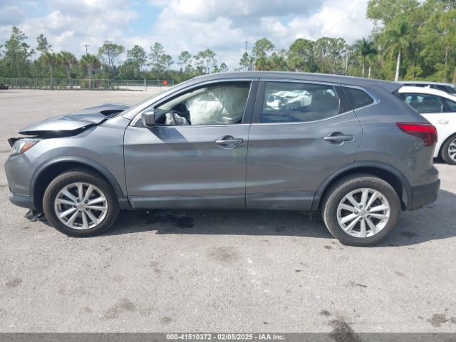 JN1BJ1CR5JW251619 Nissan Rogue Sport S