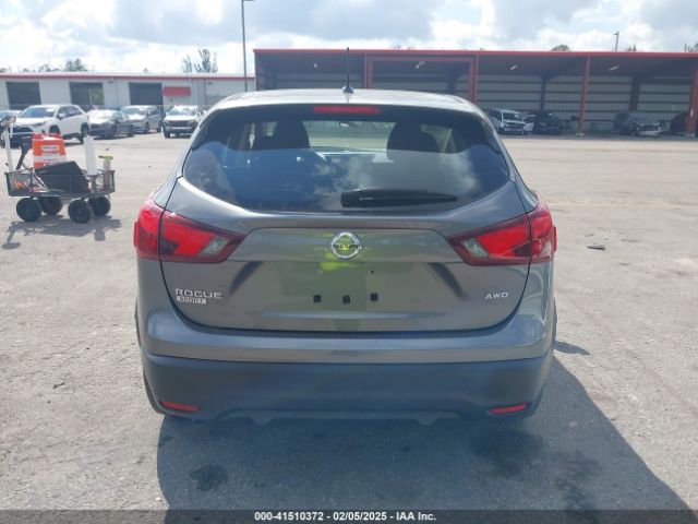 JN1BJ1CR5JW251619 Nissan Rogue Sport S