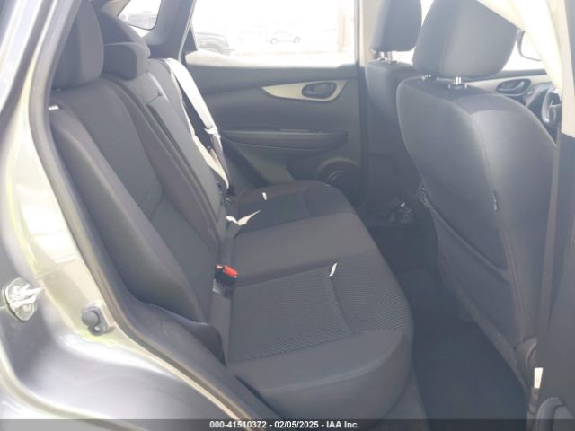 JN1BJ1CR5JW251619 Nissan Rogue Sport S
