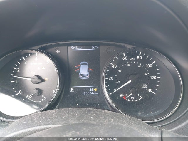 JN1BJ1CR6JW203904 Nissan Rogue Sport S