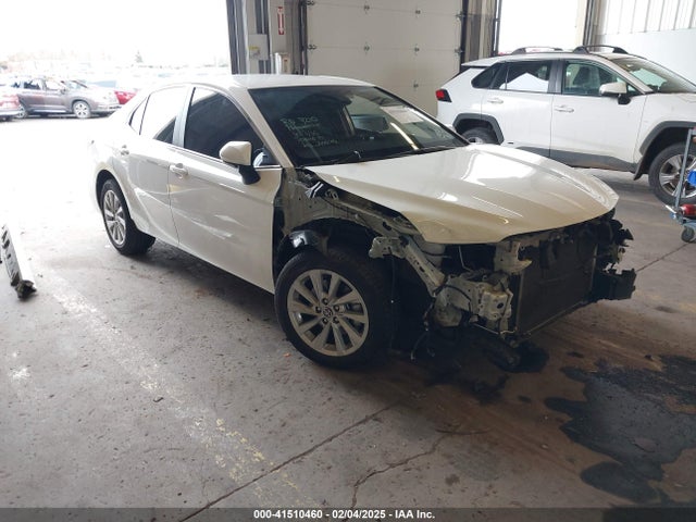 4T1C11BK1NU054269 Toyota Camry Le Awd