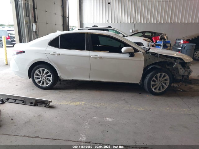 4T1C11BK1NU054269 Toyota Camry Le Awd