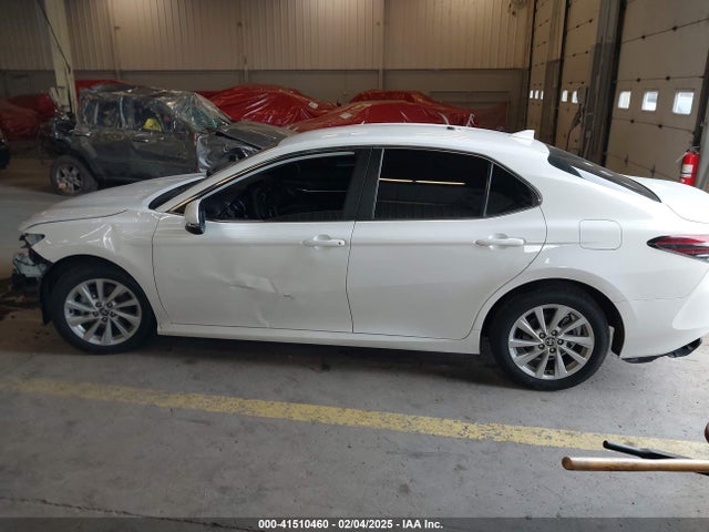 4T1C11BK1NU054269 Toyota Camry Le Awd