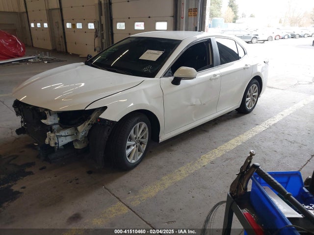 4T1C11BK1NU054269 Toyota Camry Le Awd