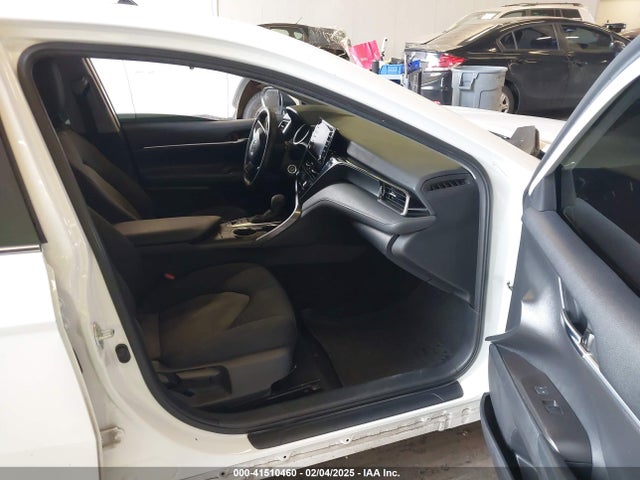 4T1C11BK1NU054269 Toyota Camry Le Awd