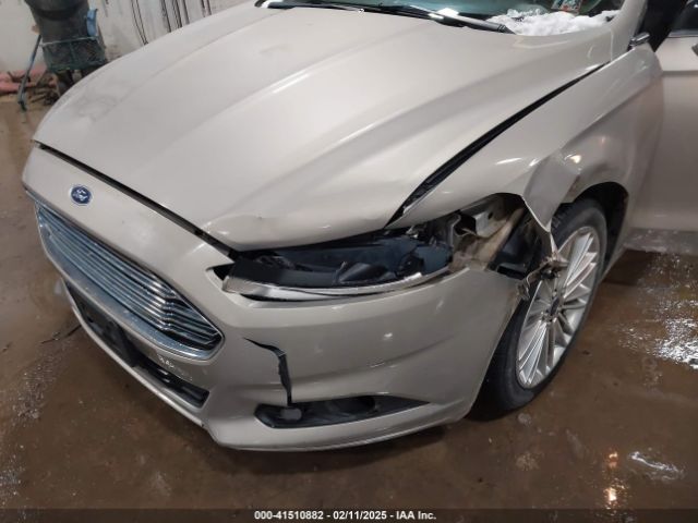 3FA6P0T99GR127779 Ford FUSION SE