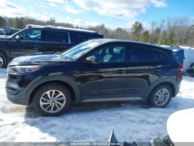 KM8J3CA45HU587519 Hyundai TUCSON SE