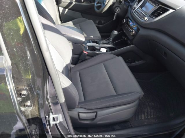 KM8J3CA45HU587519 Hyundai TUCSON SE