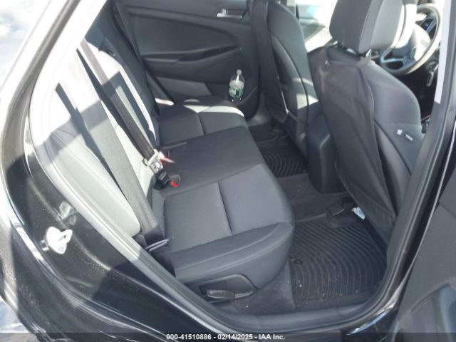 KM8J3CA45HU587519 Hyundai TUCSON SE
