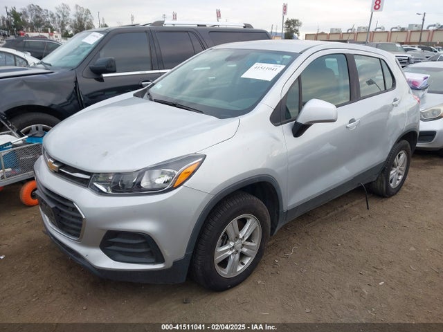 Chevrolet TRAX LS 2018 3GNCJNSB5JL393897 Image 2