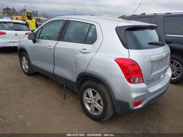 Chevrolet TRAX LS 2018 3GNCJNSB5JL393897 Image 3