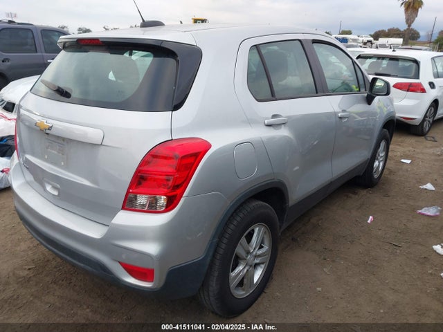 Chevrolet TRAX LS 2018 3GNCJNSB5JL393897 Image 4