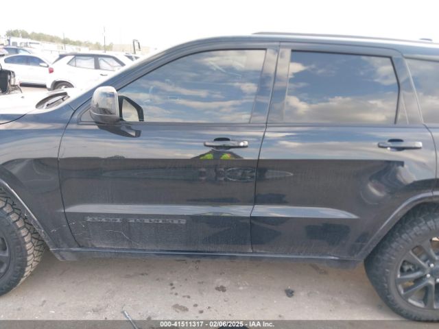 1C4RJEAG0HC880673 Jeep Grand Cherokee Altitude 4x2