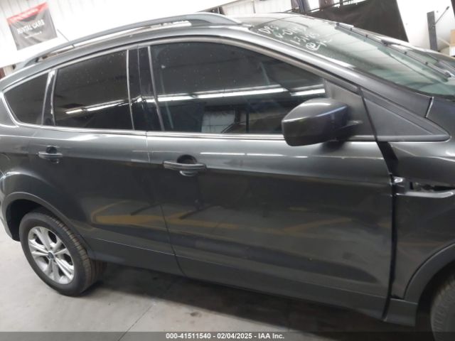 1FMCU0HD2JUD60143 Ford ESCAPE SEL