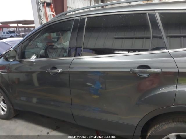 1FMCU0HD2JUD60143 Ford ESCAPE SEL