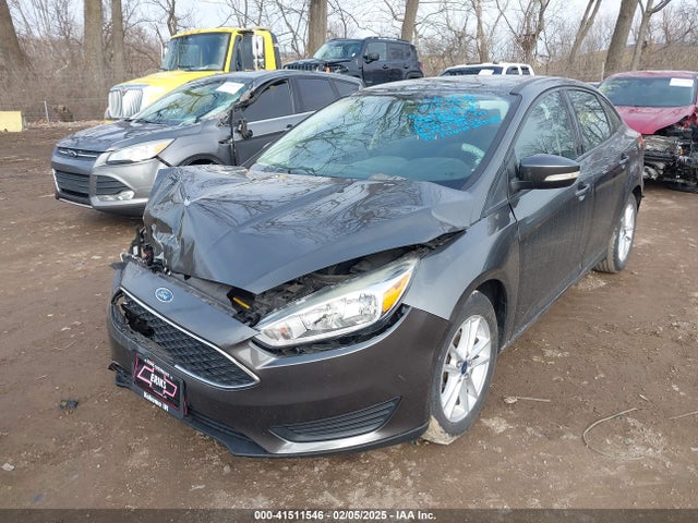 Ford FOCUS SE 2015 1FADP3F22FL299205 Image 2