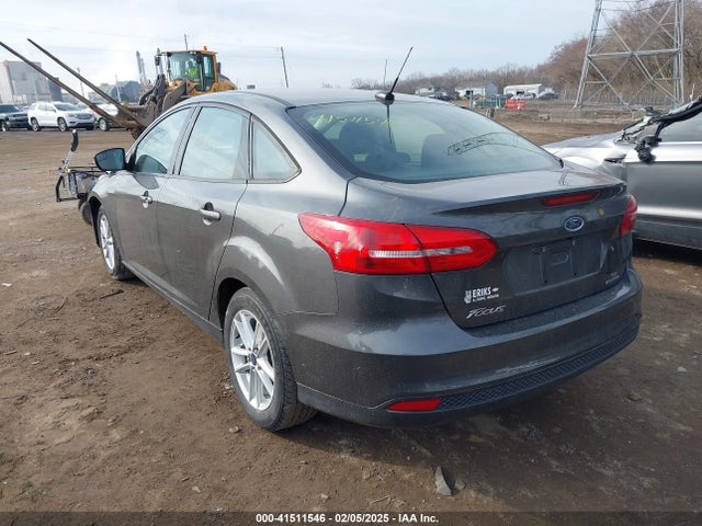 Ford FOCUS SE 2015 1FADP3F22FL299205 Image 3