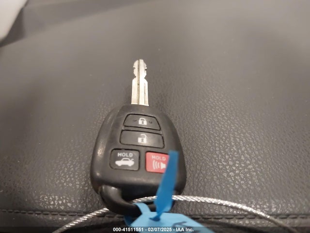 2T1BURHE7JC113193 Toyota COROLLA LE