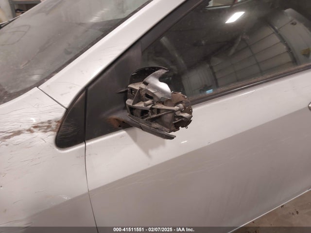 2T1BURHE7JC113193 Toyota COROLLA LE