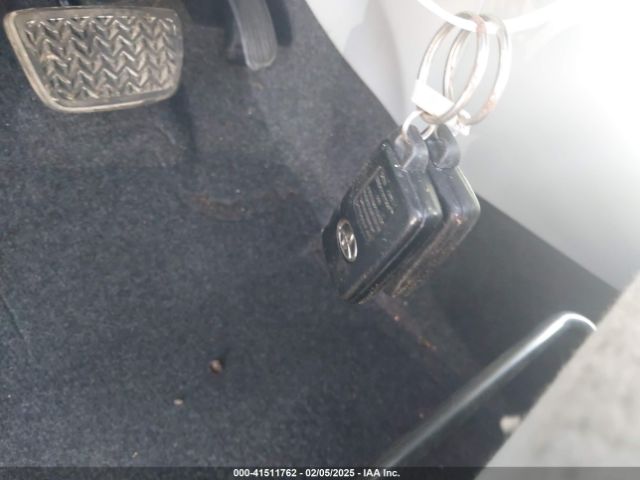 JTDKN3DUXF1884458 Toyota Prius Three