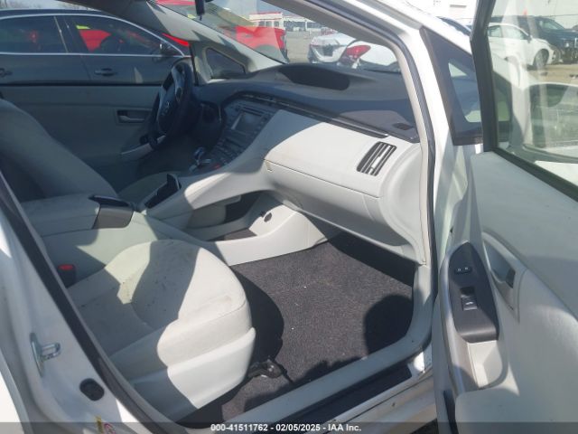 JTDKN3DUXF1884458 Toyota Prius Three