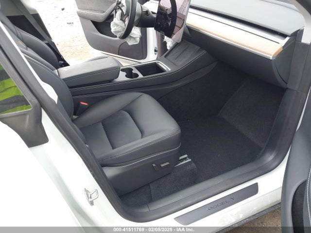 2024 TESLA MODEL Y 7SAYGDEF4RA278532 Photo 4