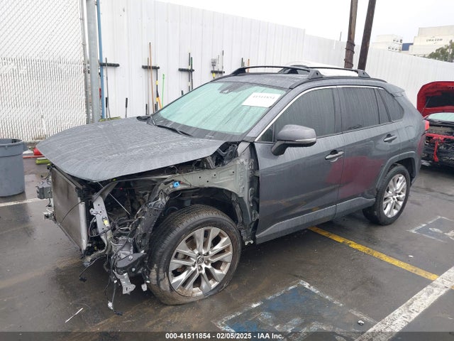 Toyota Rav4 Xle Premium 2019 JTMC1RFV1KD026197 Image 2