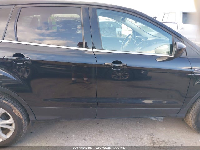 1FMCU0GD0KUB68741 Ford ESCAPE SE