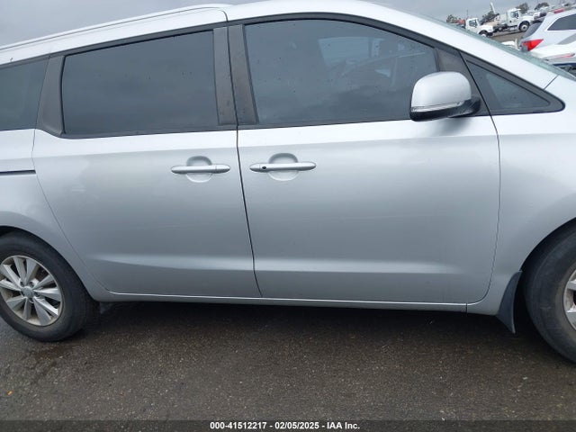 KIA SEDONA LX 2018 KNDMB5C13J6367874 Image 13