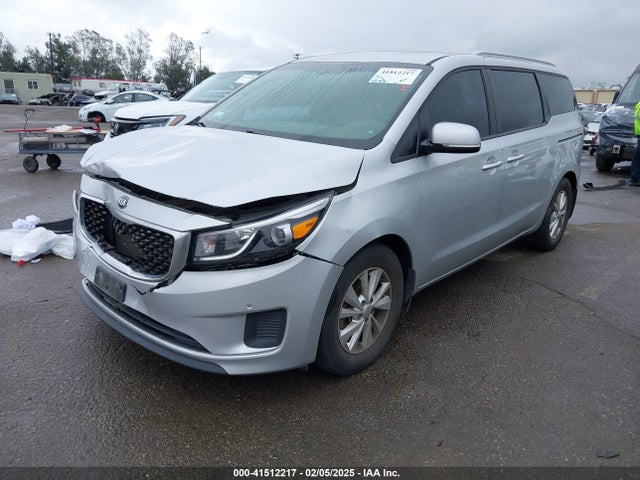 KIA SEDONA LX 2018 KNDMB5C13J6367874 Image 2