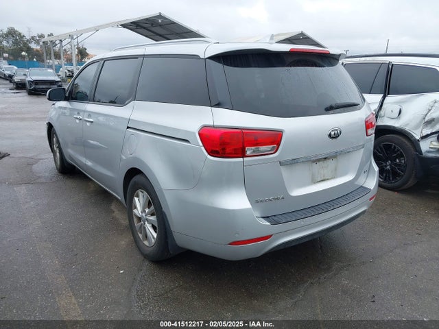 KIA SEDONA LX 2018 KNDMB5C13J6367874 Image 3