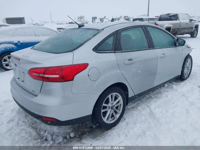 Ford FOCUS SE 2017 1FADP3F2XHL212315 Image 4