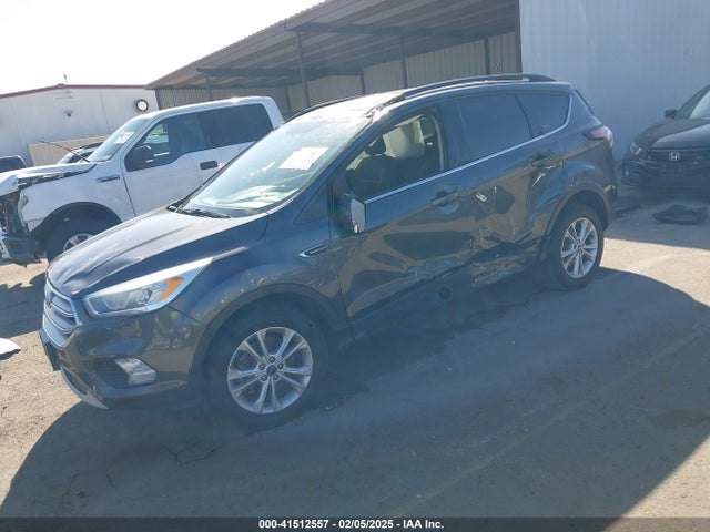 1FMCU9HD2JUA67234 Ford ESCAPE SEL